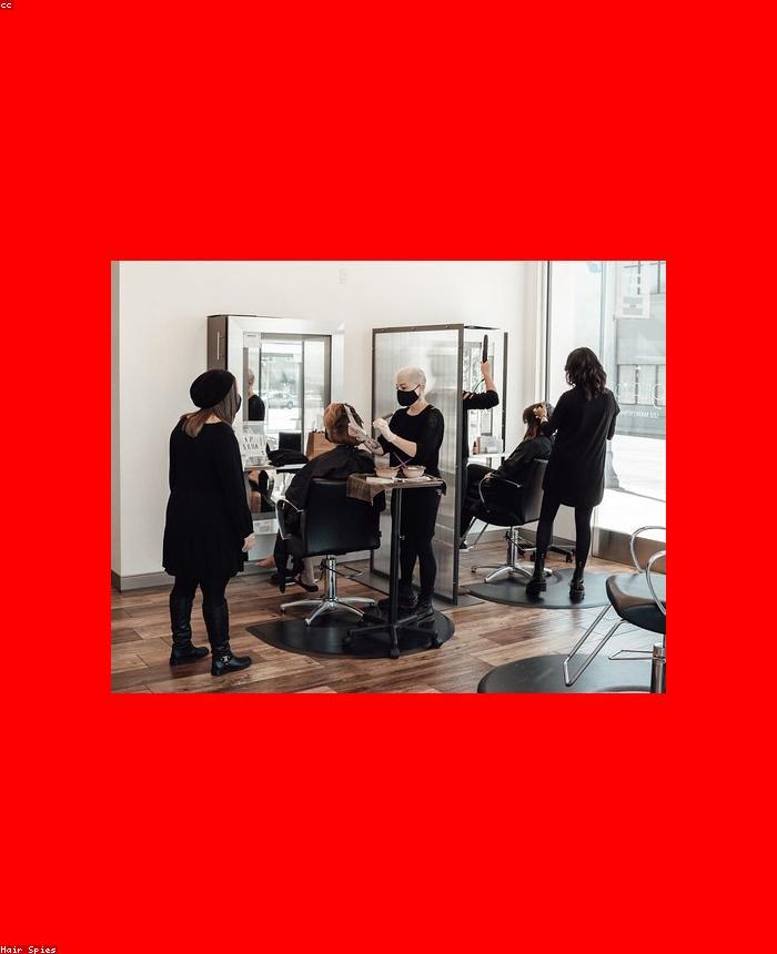 Postazione di lavoro di Anny Style con specchio e strumenti