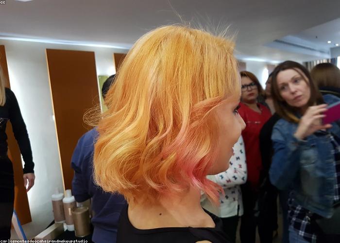 Colore caldo sulle lunghezze realizzato in salone