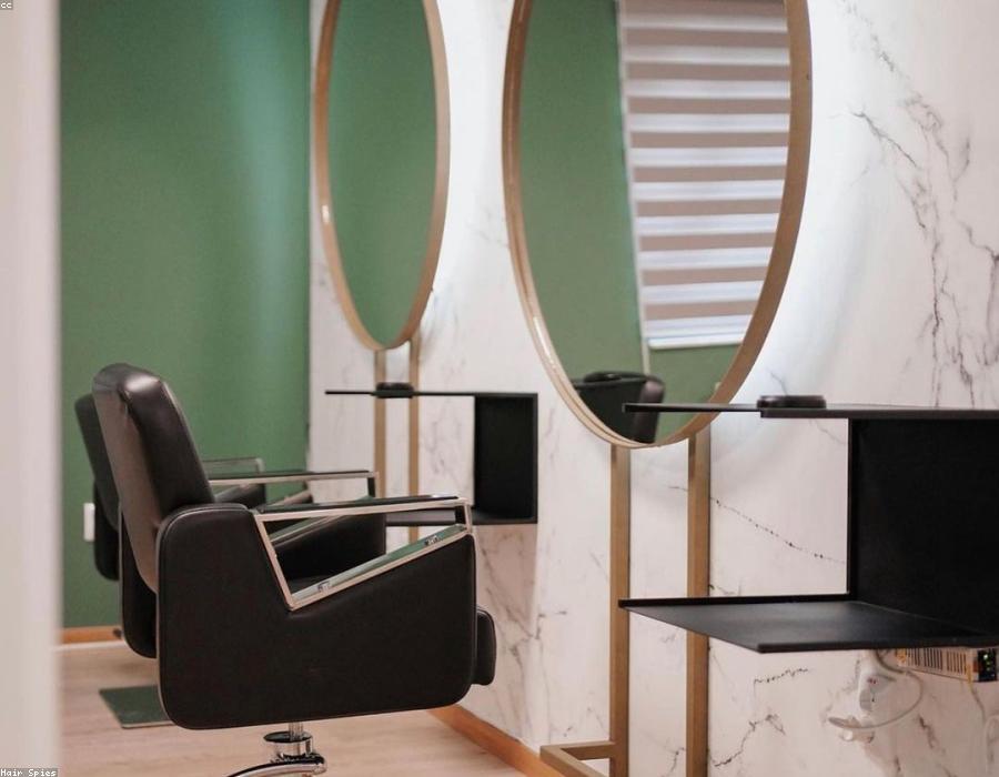 Interno del salone Anny Style con zona lavaggio